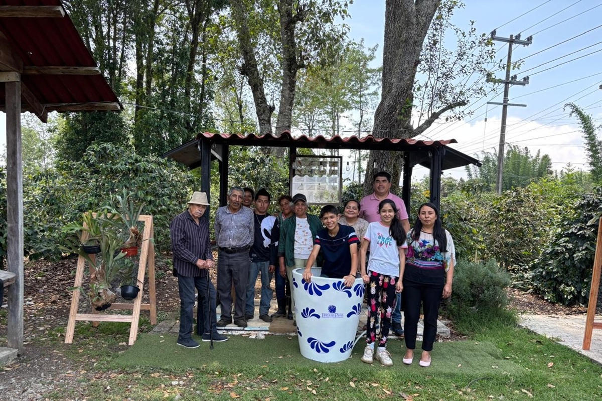 The team at Finca Los Pinos.JPG